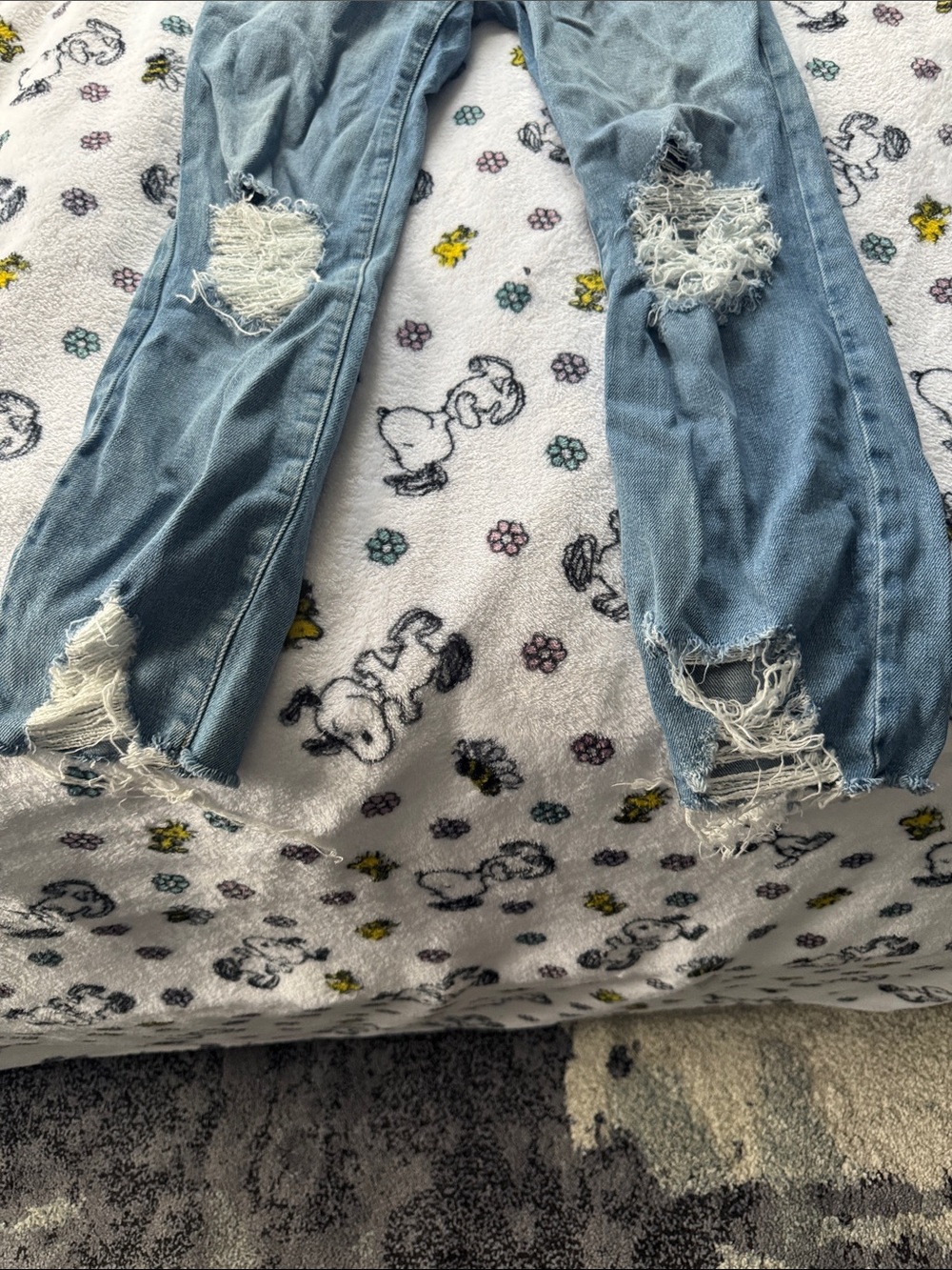 Good American Light Blue Distressed Boyfriend Jeans - Picture 4 of 4